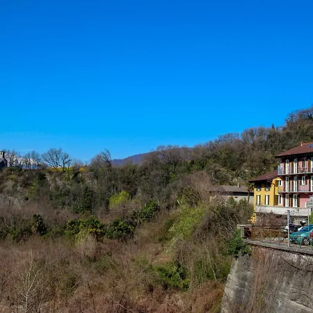 Locazione Turistica Il Sole Di Calde-1 アパート Castelveccana